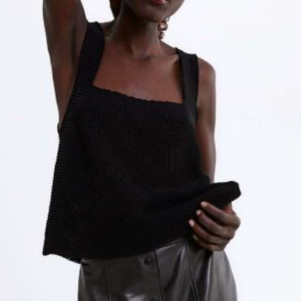 NWT Sleeveless Plain Knit Top
